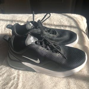 Nike women’s black running shoes